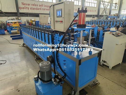 أجهزة تشكيل الألواح الفولاذية التي يتم التحكم بها من قبل plc 0.3-0.6mm سمك للجراج / باب الأمن