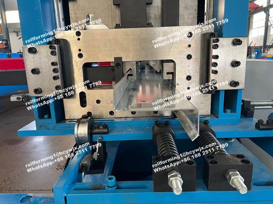 آلة تشكيل لفائف عوارض الصلب CZ التي يتم التحكم فيها بواسطة PLC