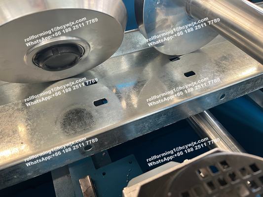 آلة تشكيل لفائف عوارض الصلب CZ التي يتم التحكم فيها بواسطة PLC